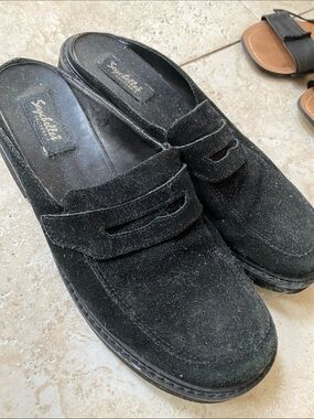 Seychelles, mules, slides, black suede 9 1/2